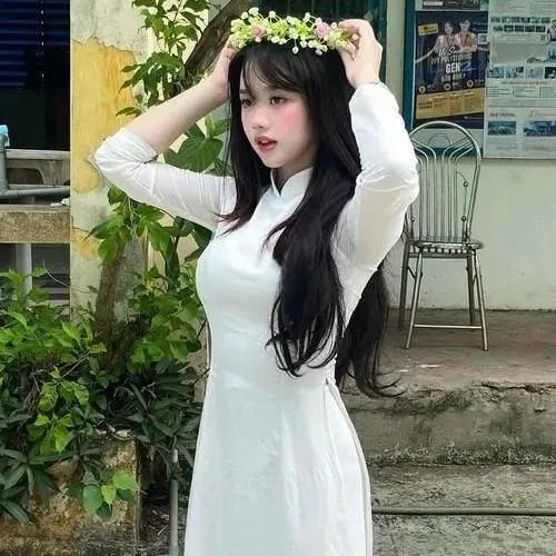 Khung cảnh trường lớp tạo gần gũi và dễ đồng cảm