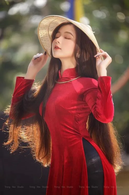 Dáng đứng gồm trụ chân và xoay người uyển chuyển