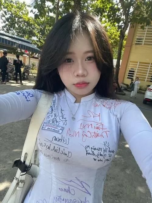 Hình ảnh gái xinh 2008 lưu giữ cảm xúc thanh xuân
