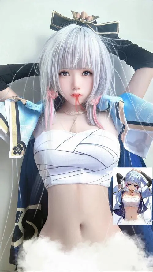 Gái đẹp cosplay đồ bơi trắng xanh, tóc bạc, chụp trong nhà, nền mờ, ánh sáng mềm
