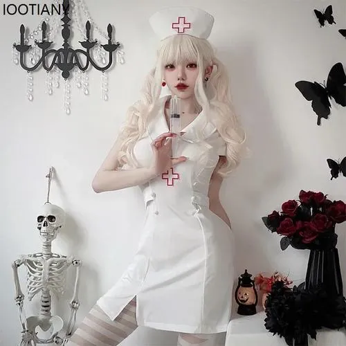 Concept cosplay y tá gồm tất dài tăng nét nữ tính