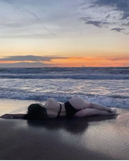 anh gai xinh mac bikini di bien che mat 46