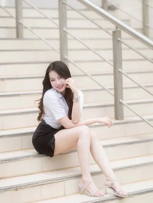 Áo sơ mi gồm cổ áo và tay áo tinh tế