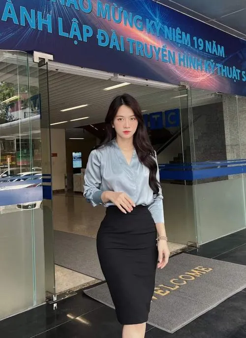 anh gai xinh mac vay cong so ngan 50