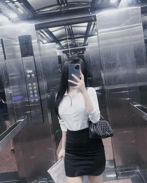anh gai xinh mac vay cong so ngan 55