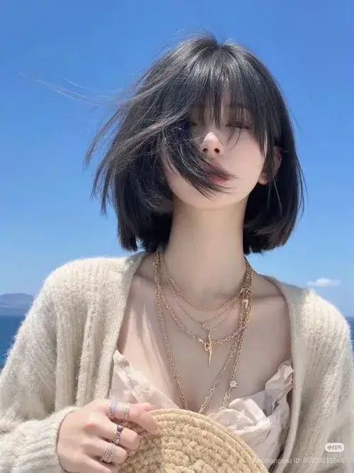 Gái xinh tóc nhuộm khói mang vẻ phóng khoáng