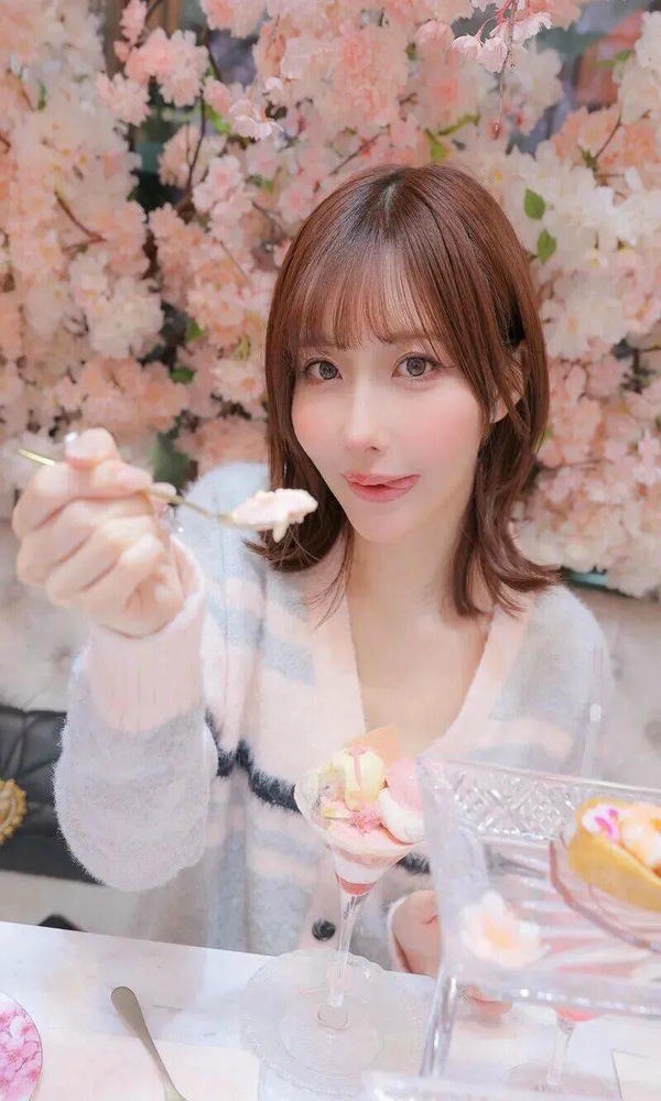 anh-mat-chua-dung-ca-mot-cau-chuyen-dai Ánh mắt chứa đựng cả một câu chuyện dài.