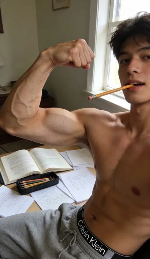 Nam thần 6 múi flex bắp tay, cơ vai rõ, khung hình đời thường mà vẫn hút mắt