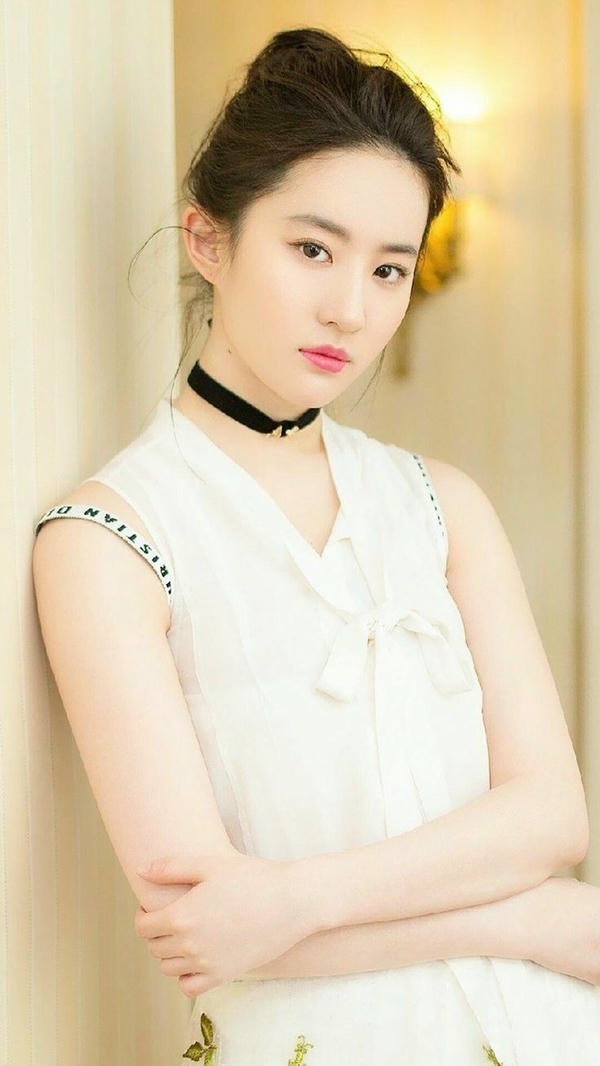 Lưu Diệc Phi thanh lịch dịu
