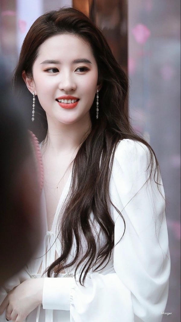 Lưu Diệc Phi tỏa sáng màn