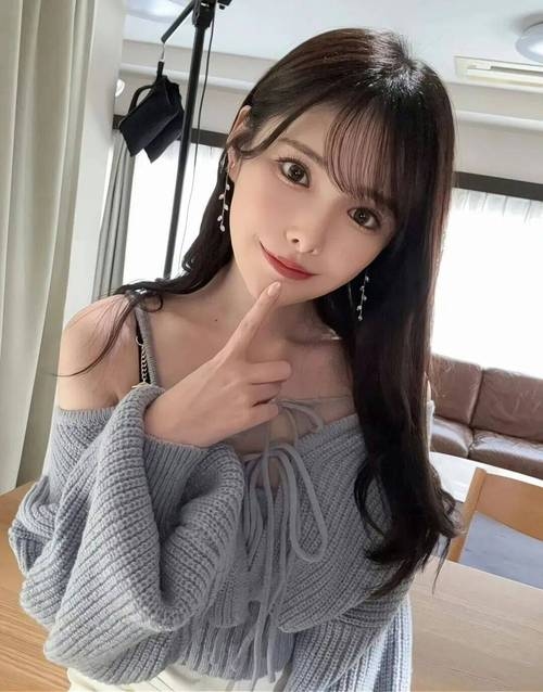 mot-chut-lanh-lung-nhung-vo-cung-quyen-ru Một chút lạnh lùng nhưng vô cùng quyến rũ.