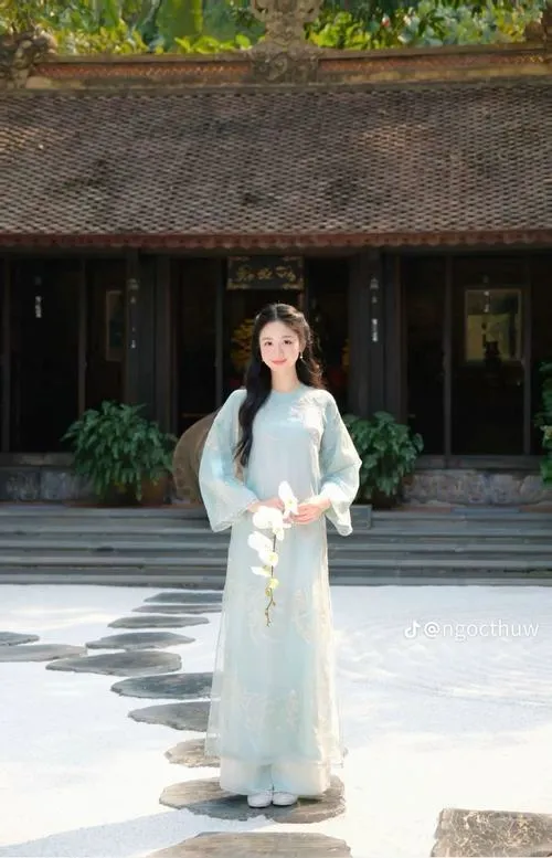 Tư thế chụp ảnh áo dài đẹp ưu tiên đường cong tự nhiên