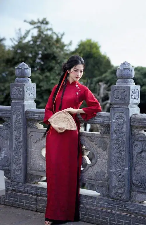 Tạo dáng thời trang vẫn giữ nét nền nã áo dài