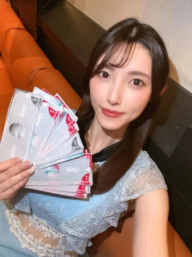 than-thai-tu-tin-giua-nhip-song-hoi-ha Thần thái tự tin giữa nhịp sống hối hả.