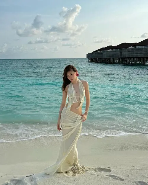 Dáng pose khéo léo giúp tôn dáng mà vẫn không phô