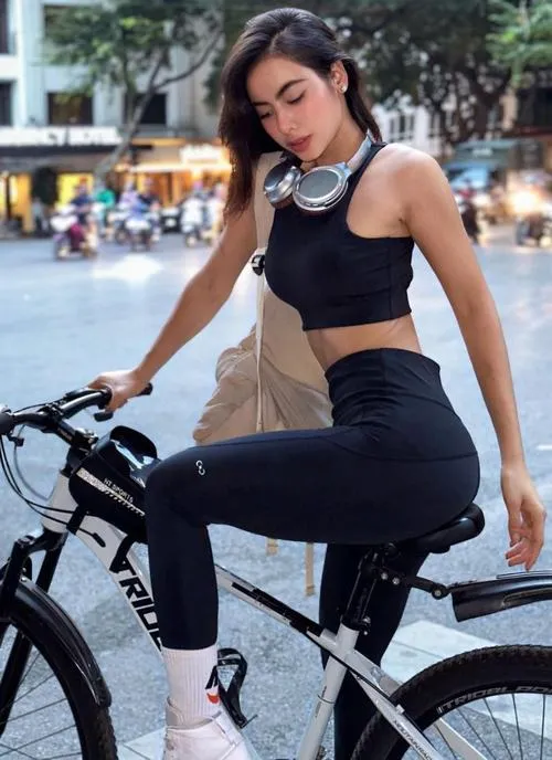 Sexy vừa đủ giúp khung hình trở nên cuốn hút