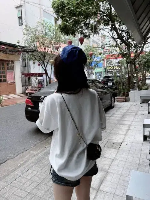 anh gai xinh quay lung che mat 11