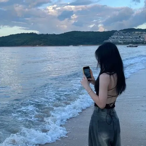 anh-gai-xinh-quay-lung-che-mat-28