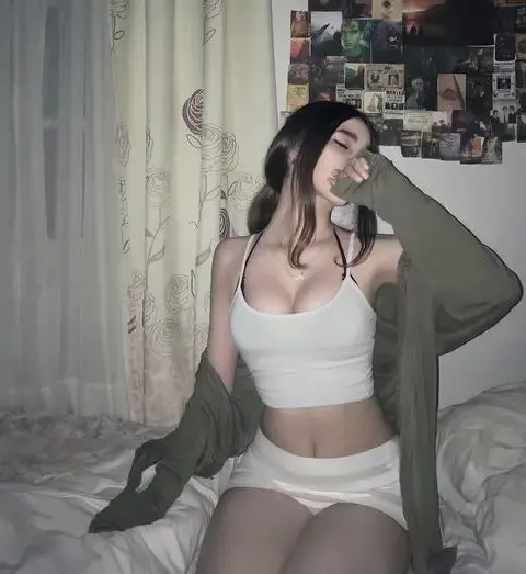88 Ảnh Gái Xinh Sexy Da Trắng Ngực Bự và ánh mắt gợi tình hấp dẫn khó cưỡng