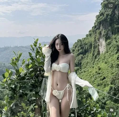 gai xinh mac bikini trang 15