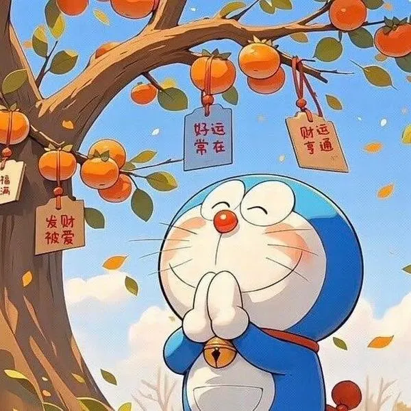 hinh-anh-doraemon-tet-2026-27 Ảnh anime Đô Rê Mon chắp tay dưới cây treo thẻ điều ước, đèn lồng đỏ, vibe xin lộc